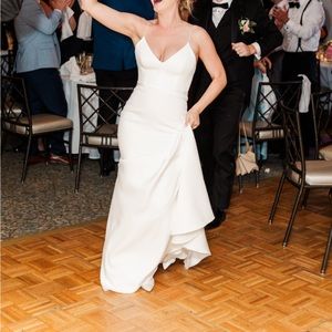 Alex Perry Wedding Dress. Size 10 <US 4> no adjustments on body.